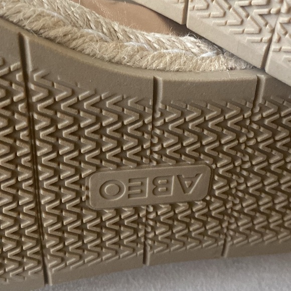 ABEO Isle Gold Metallic Leather Slip-on Walking Shoe Jute Wrap Sole Normcore - Picture 6 of 16